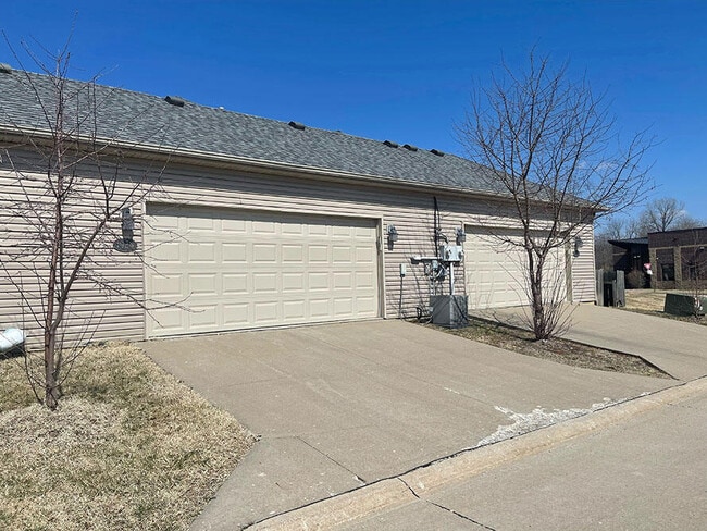 Building Photo - 1924 Center St