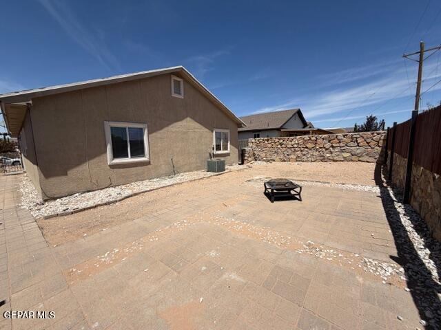 Building Photo - 4652 Lorenzo Ponce Dr