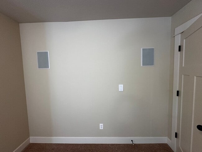 Building Photo - Beautiful 4-Bedroom Home in the Hills of W...