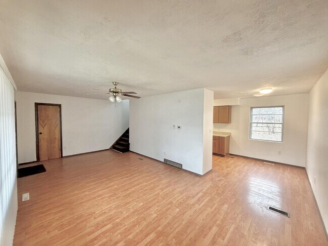 Building Photo - Fully Renovated 3 Bedroom 1 bath Home!