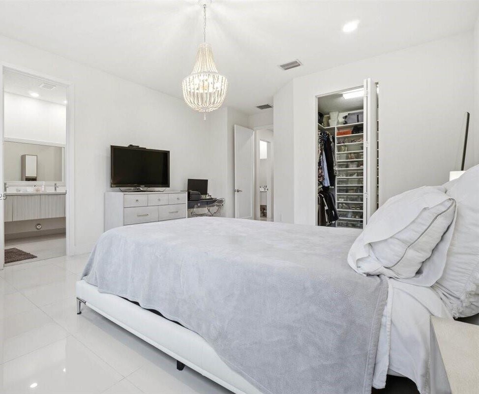 Building Photo - 6611 NW 102nd Path