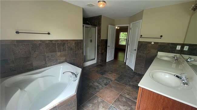 Building Photo - 2066 Peach Shoals Cir