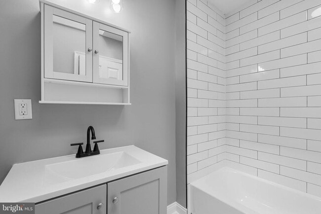 Building Photo - 1213 Washington Blvd