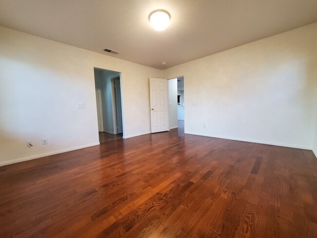 Building Photo - Wonderful 3 Bedroom 2.5 Bath Home in the h...