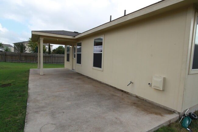Building Photo - Hutto 3BR Gem ~ Open Layout, Large Yard & Prime Location