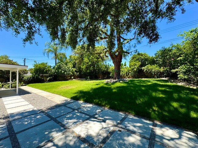 Building Photo - Luxury Living Redefined – Fully Renovated & Move-In Ready!