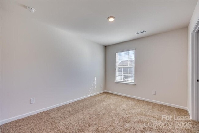 Building Photo - 587 King Clover Ln