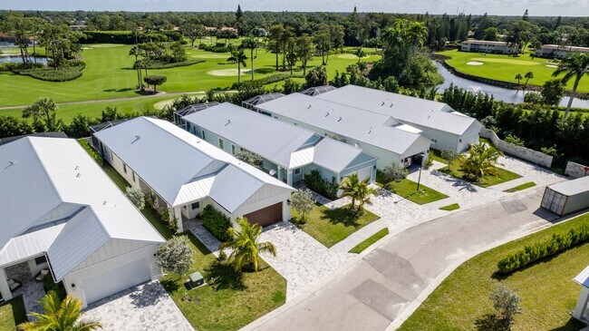 Building Photo - ** SEAHORSE AT CAMBRIA ** 3 BED + DEN - 3....