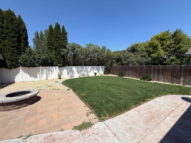 Building Photo - Beautifully Remodeled 4-Bedroom Nampa Home with Private Backyard.