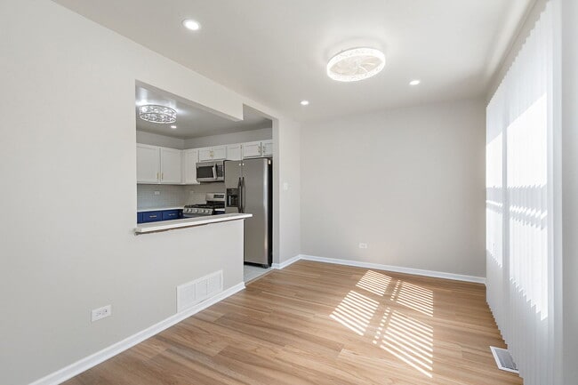 Building Photo - 2155 College Dr