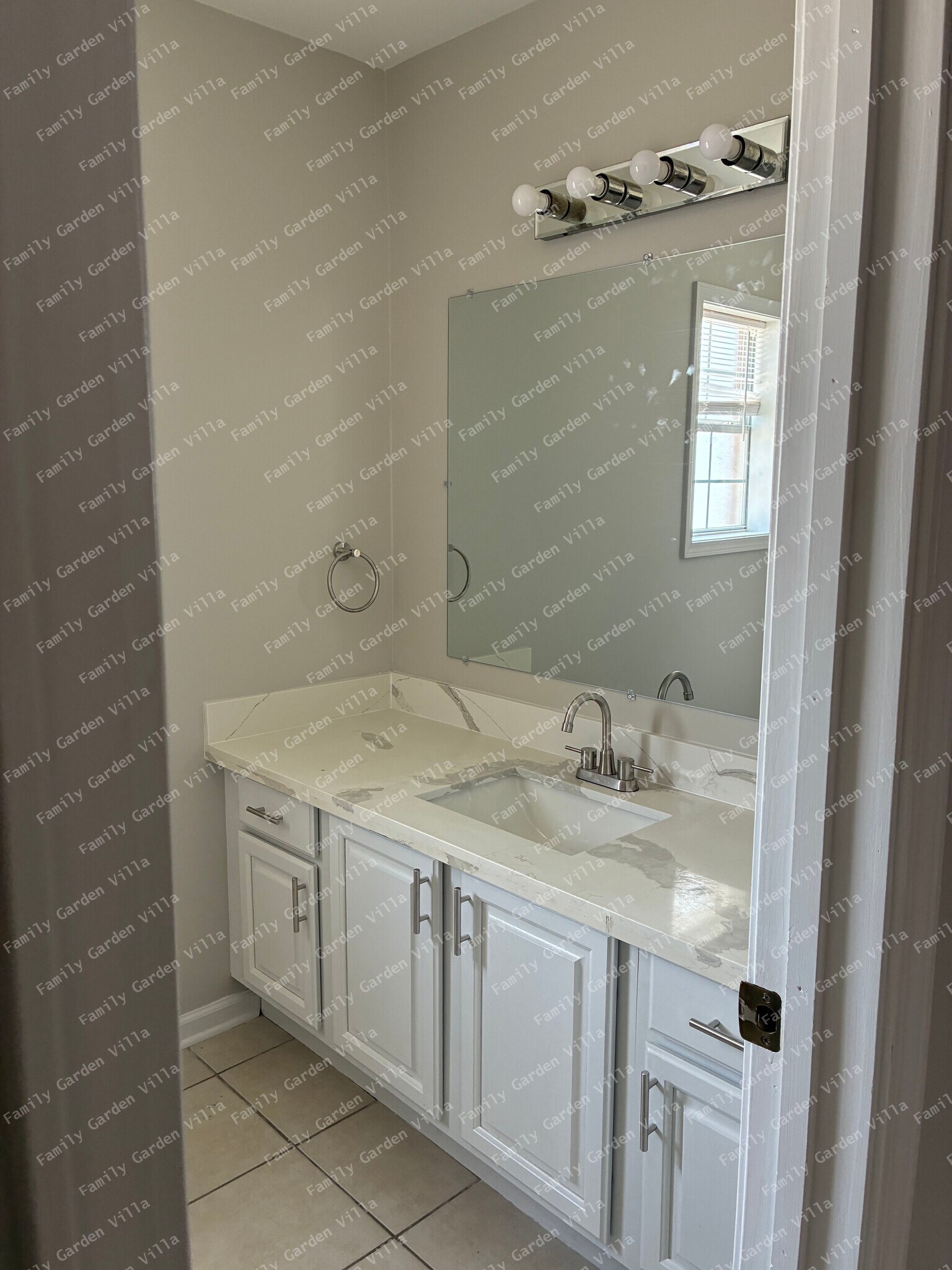 Building Photo - 338 Gloria St