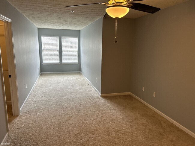 Building Photo - 4 br, 3.5 bath Townhome - 120 Robert Street