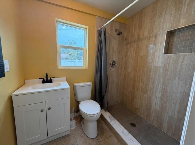 Building Photo - 1205 Ave I