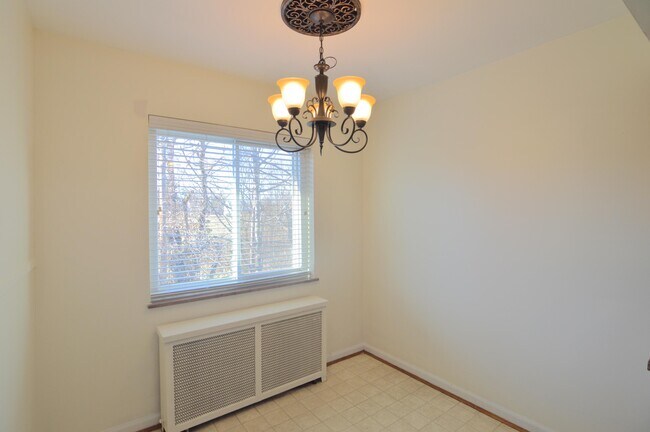 Building Photo - 27 Sunnymede Dr