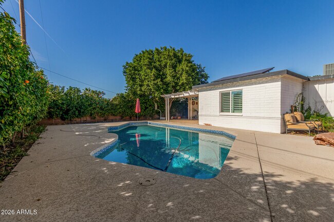 Building Photo - 429 W Flower St