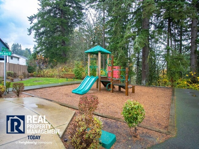 Building Photo - Spacious Modern 5-Bedroom Home with 3-Car ...