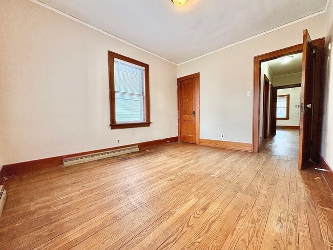 Building Photo - 1815 Kemble Ave