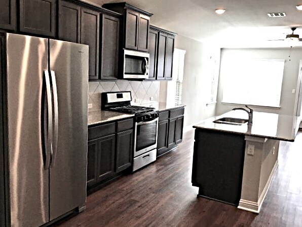 Building Photo - 8006 Cottage Rose Dr