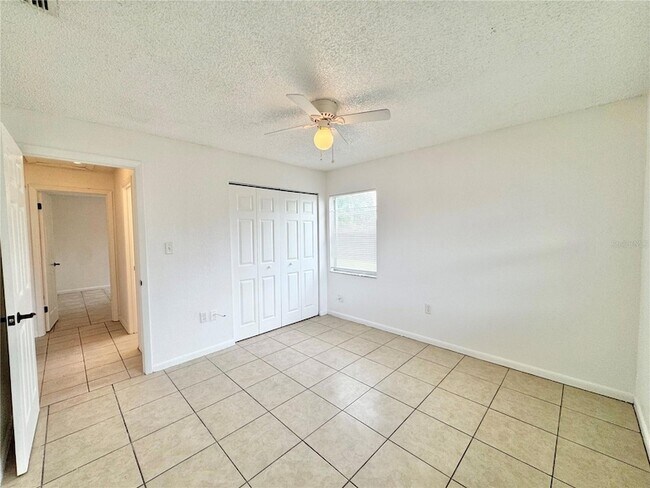 Building Photo - 2559 Elm Ave