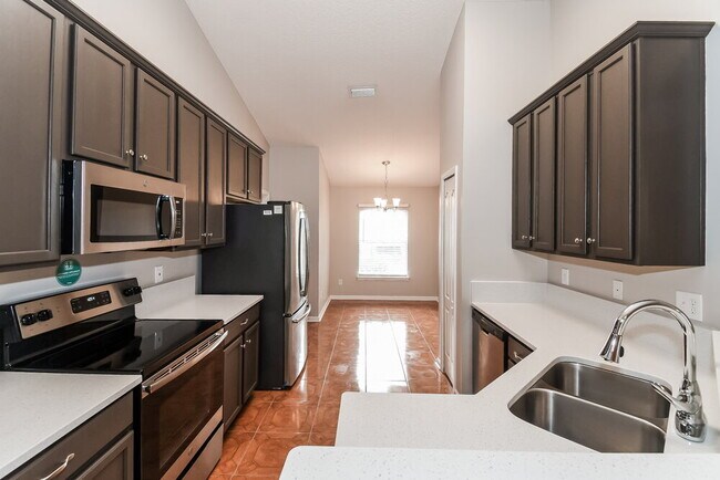 Building Photo - 6789 Southern Oaks Dr