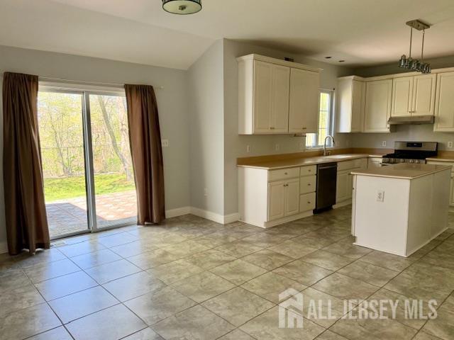 Building Photo - 22 Arbutus Way