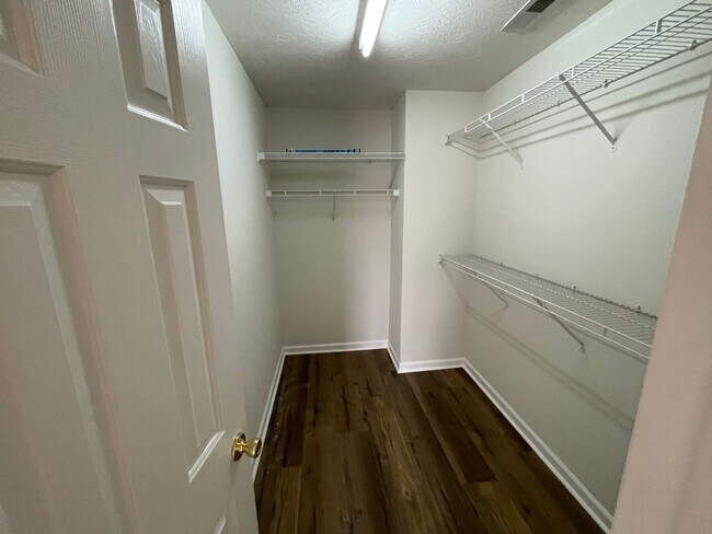 Building Photo - 3BR Home with Fenced Yard & Community Pool...
