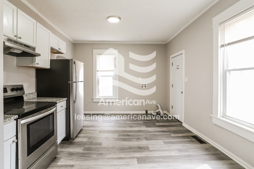 Building Photo - 1615 E Fulton St