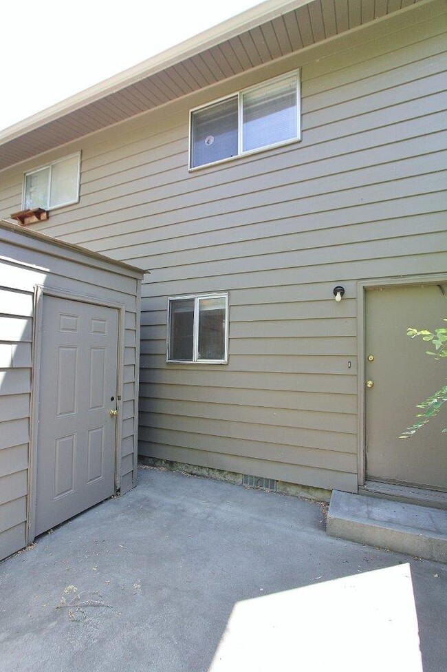 Building Photo - 733 N 28th St