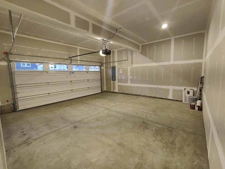Building Photo - 1429 SW Pendleton Way