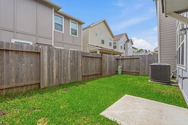 Building Photo - 1516 Lakeline Oak Dr