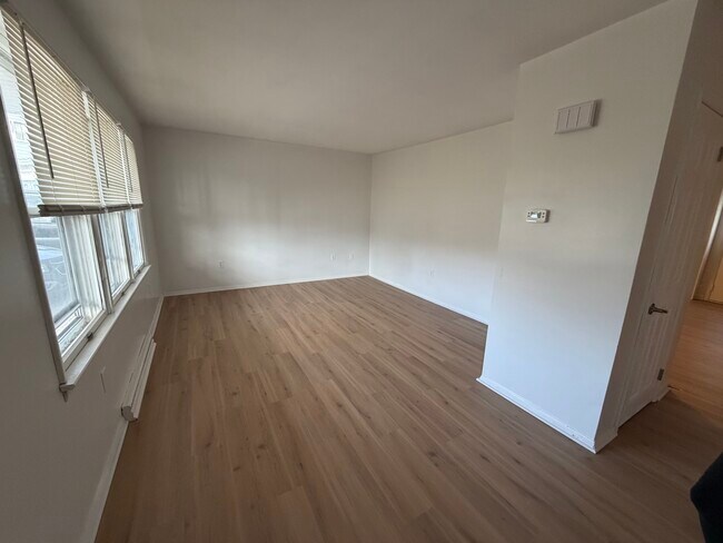 Building Photo - 325 Griffith Dr