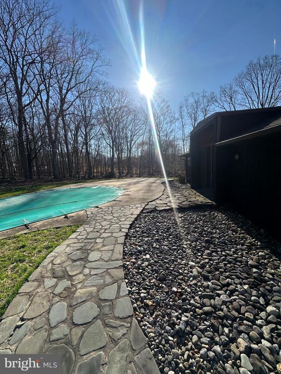 Building Photo - 5995 Lower York Rd