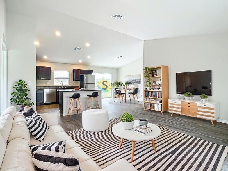 Building Photo - 14111 SW 48th Ct