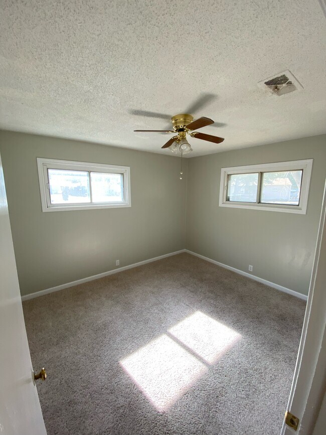 Building Photo - 1513 Hickory St