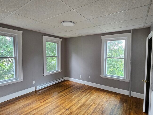 Building Photo - 117 Merrifield St