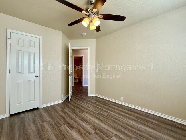 Building Photo - 9011 Timber Hunt