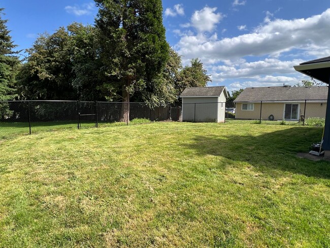 Building Photo - Remodeled 3 Bedroom Troutdale Home