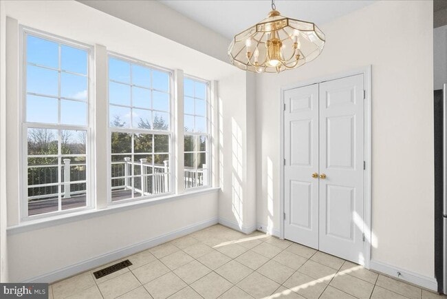 Building Photo - 927 Buttonwood Terrace NE