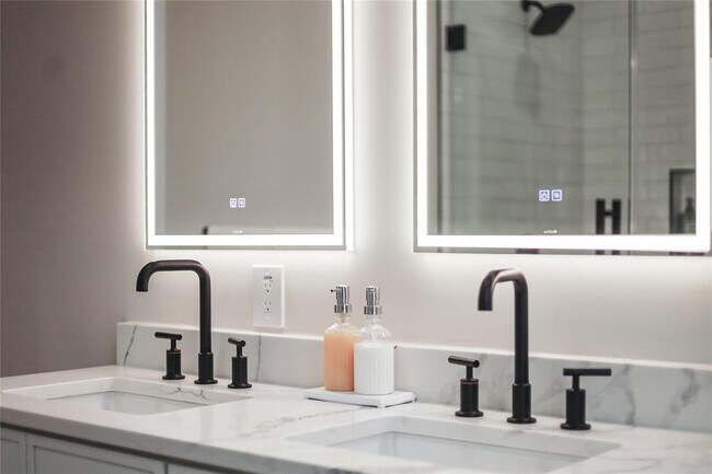 Building Photo - 1111 W Annie St