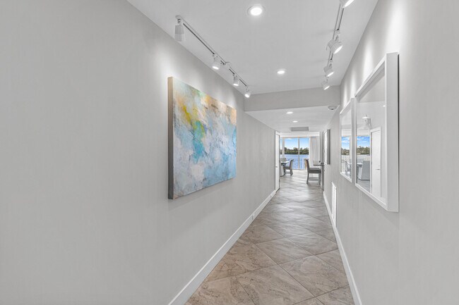 Building Photo - 2784 S Ocean Blvd