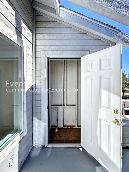 Building Photo - 3700 Iguana Dr