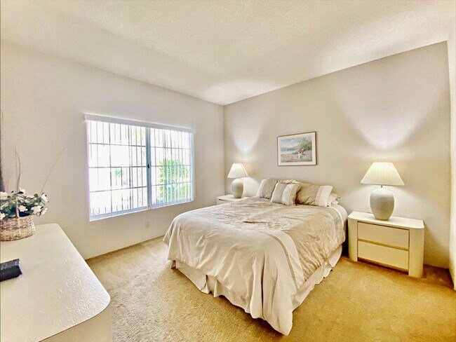 Building Photo - 363 Desert Falls Dr E