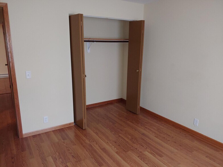 Building Photo - 4315 Kennedy Dr