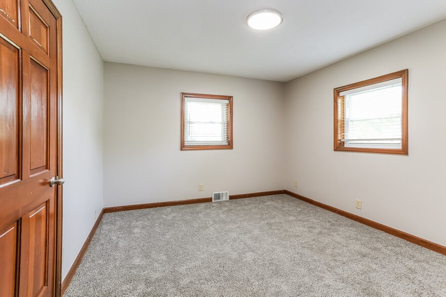 Building Photo - 4745 Summit Rd SW