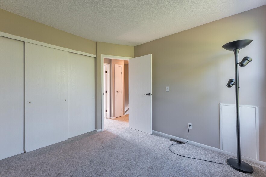 Building Photo - 4946 Stoneybrook Blvd