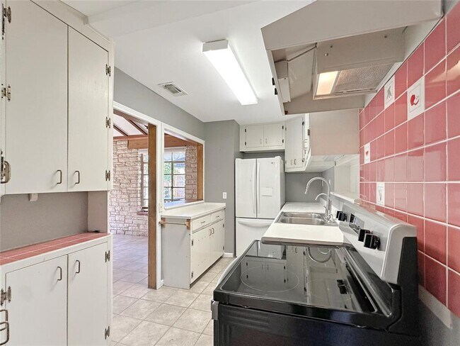 Building Photo - 4207 Wilshire Pkwy