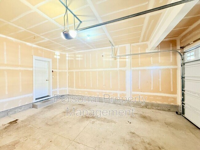 Building Photo - 3368 NW 47th Dr