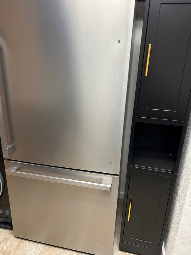 Building Photo - 4038 Grover Ct