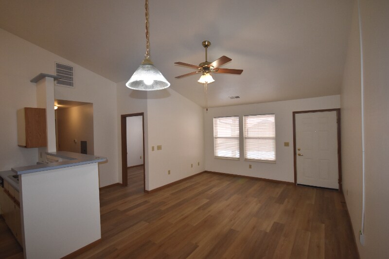 Building Photo - 10601 Cunot-Cataract Rd