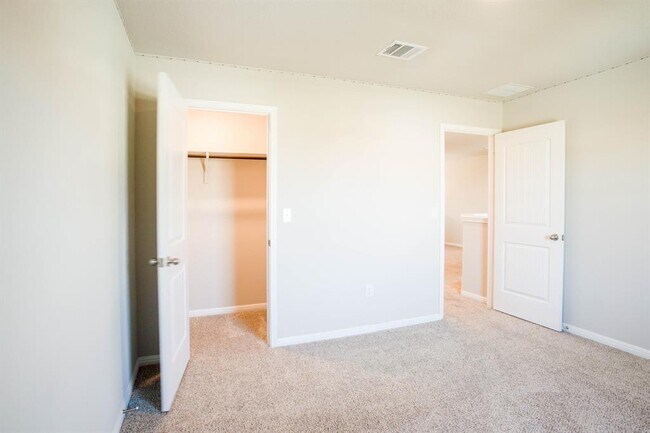 Building Photo - 1612 Fairhaven Gtwy